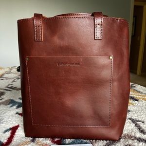 Portland Leather C-grade cognac full size crossbody with zipper BNNU